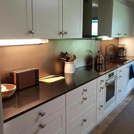 Talo Uima-altaalla *