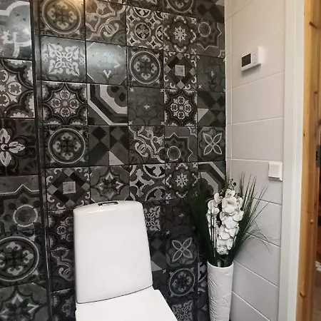 Talo Uima-altaalla * Χαμεενλίνα