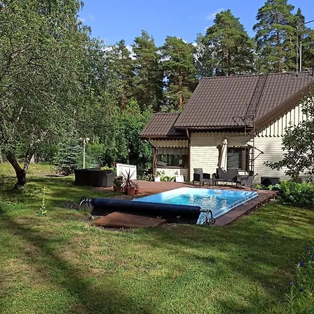 Talo Uima-altaalla Dom wakacyjny