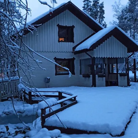 Talo Uima-altaalla *