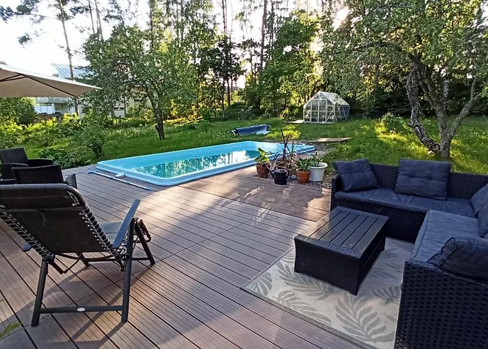 Semesterbostad Talo Uima-altaalla *