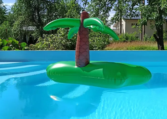 Semesterbostad Talo Uima-altaalla *